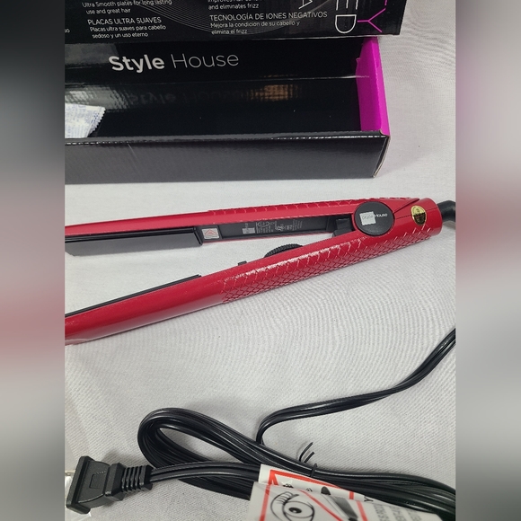 Style House professional hair straightener- Red- New in box - Picture 2 of 3